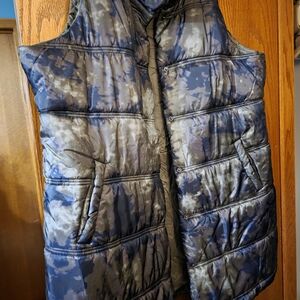 Züda Olive Camo Puffer Vest
